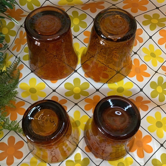Beautiful set of 4 mouth blown amber bubble glass cups / drinking glasses - Picture 5 of 5